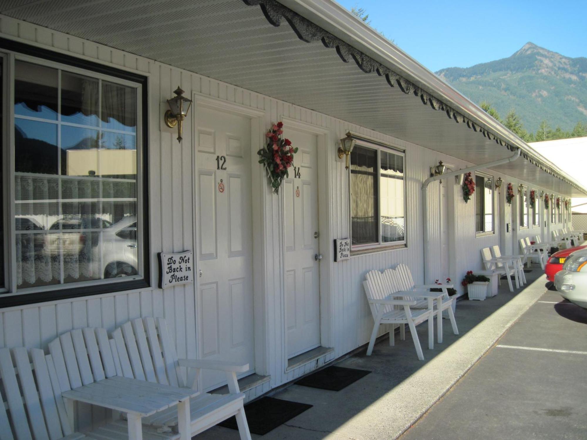 Alpine Motel Хоуп Екстериор снимка