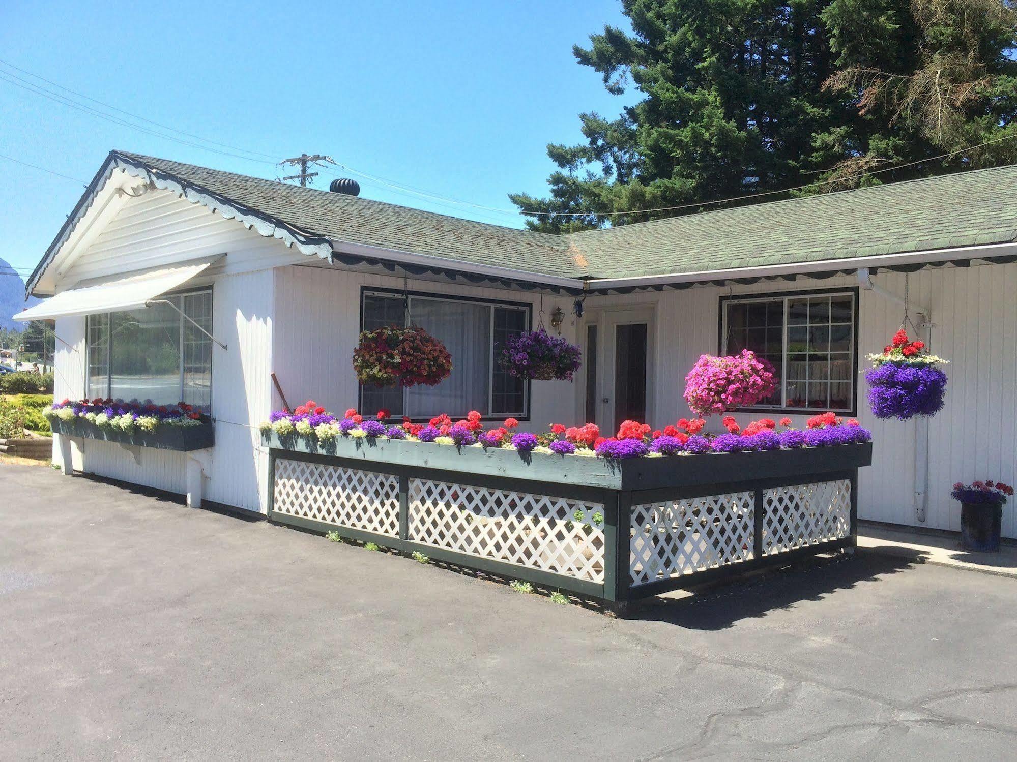 Alpine Motel Хоуп Екстериор снимка